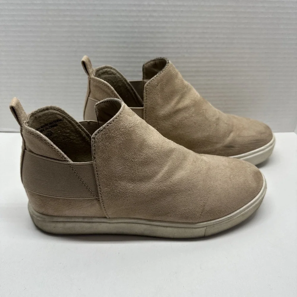 Soda Suede(man made)‎ Brown Flat Slip On Bootie Women's Size 8.5